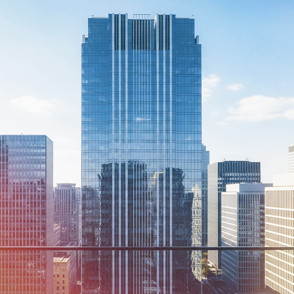 空調設備のメンテナンスを行うヤマトヨ産業のスタッフ